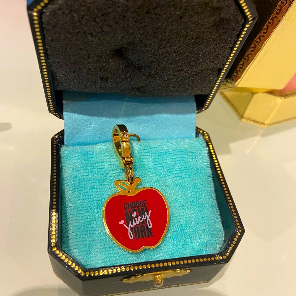 Juicy Couture New York Apple Charm